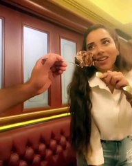 بلقيس فتحي وسيف نبيل يحتفلان بنجاح أغنيتهما بطريقة جنونية