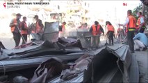 شاهد ـ آلاف المتطوعين الفلسطينيين ينظفون الأنقاض في شوارع غزة