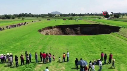 - Meksika’da dev düdenin oluştuğu anlar kameralara yansıdı