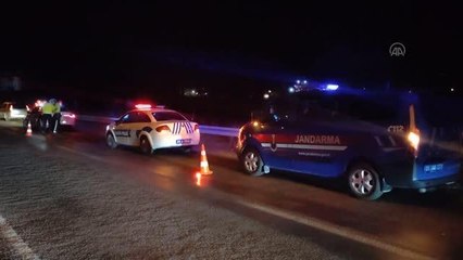 Otomobil ile traktör çarpıştı: 3 yaralı