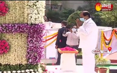 తెలంగాణ అవిర్భావ దినోత్సవం: అమరవీరులకు నివాళి అర్పించిన సీఎం కేసీఆర్