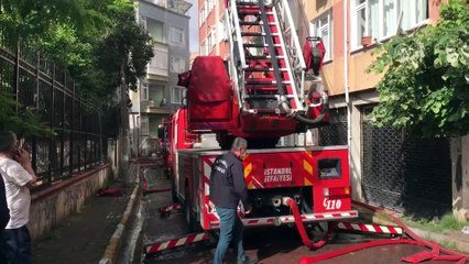 İSTANBUL - Beyoğlu'nda iş yeri yangını (2)
