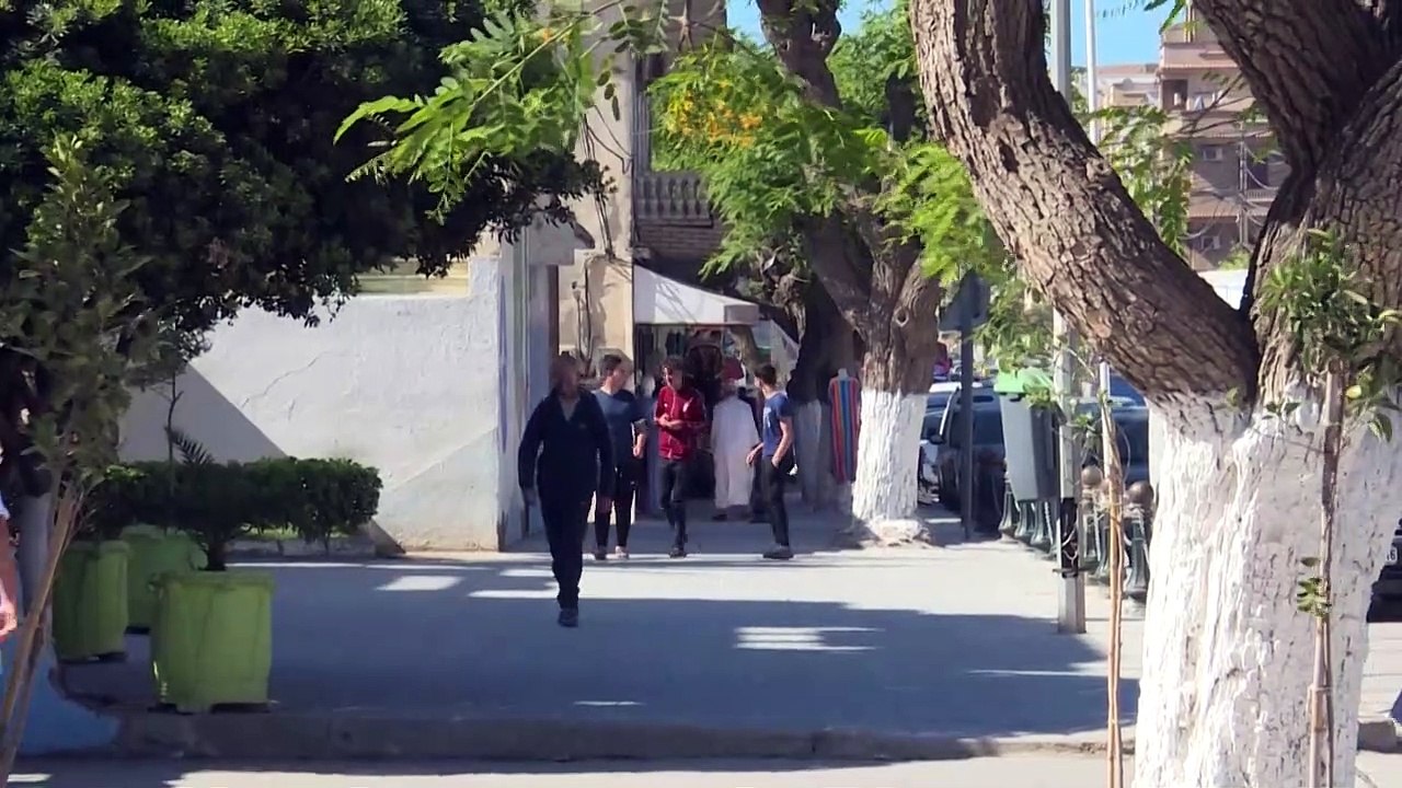 الجزائر تعيد فتح حدودها جزئياً بعد 15 شهراً من إغلاقها بسبب كورونا