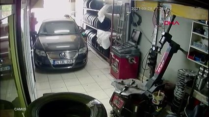 İSTANBUL KAĞITHANE'DE ASMA KATTAN DÜŞTÜ, TELEFONLA KONUŞMAYA DEVAM ETTİ