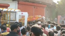 Huge crowd gathered in the last rites of Laxmikant Sharma
