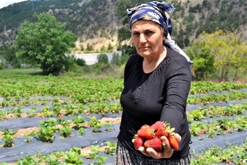 Eşine destek olmak için başladı, köylü kadınlara örnek oluyor