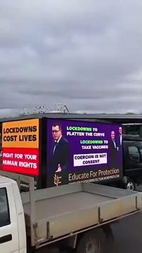En Australie, un camion publicitaire diffuse des messages visuels anti-restrictions covid19