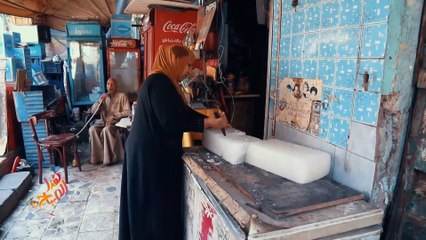 الصيف ينعش مهنة بيع الثلج بمصر