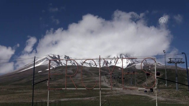 KAYSERİ - Erciyes'in yüksek kesimlerine kar yağdı