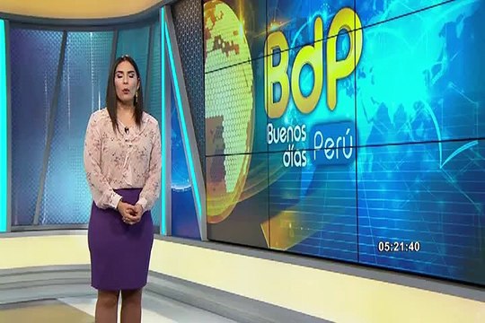 Incendio de gran magnitud afecta una fábrica de productos plásticos en Comas