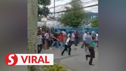 Cops stress need to observe SOP while dispersing crowd at KL JPJ office