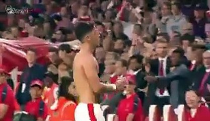 Mesut Özil'den alkış toplayan hareket!
