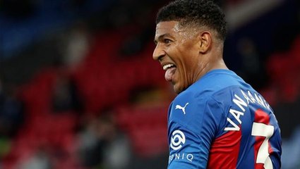 Her yıl aynı senaryo! Galatasaray'ın görüştüğü Aanholt'a F.Bahçe'nin talip olması taraftarı çıldırttı