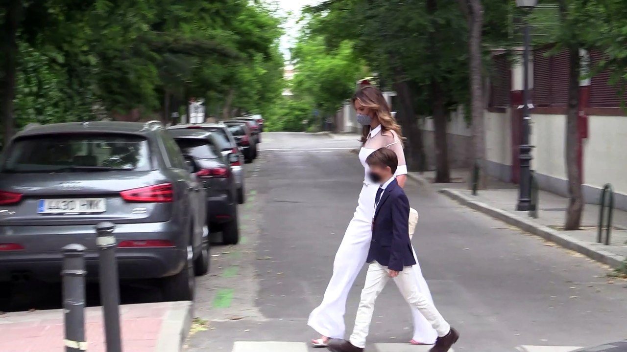 Mar Flores y Javier Merino, unidos en la Primera Comunión de sus hijos pequeños