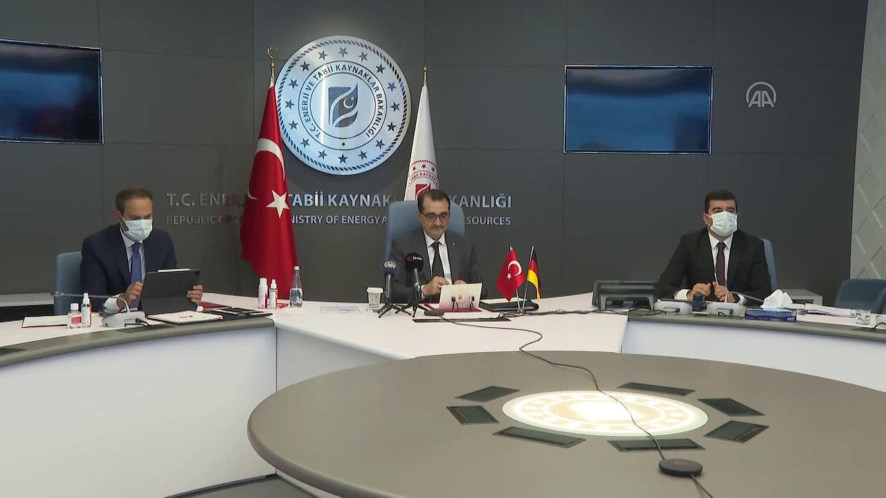 ANKARA - Bakan Dönmez: 'Dijitalleşen enerji ve otomasyon sistemleri, şebekelerin ve piyasaların işleyişine zaruret halini almaktadır'