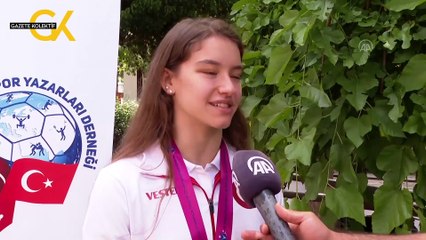 DÜNYA ŞAMPİYONU CİMNASTİKÇİ AYŞE BEGÜM ONBAŞI ALTIN MADALYASINI TÜRK KADINLARINA ARMAĞAN ETTİ