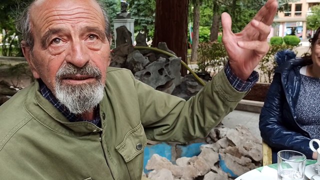 Димитър Стайков рецитира свой стих на 2 юни