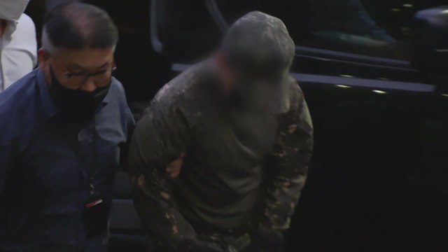 성추행 혐의 공군 중사 구속영장 발부...군 검찰, 2차 가해의혹도 수사 / YTN