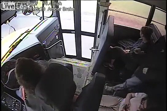 Cette conductrice de bus sauve la vie d'un enfant qui descendait