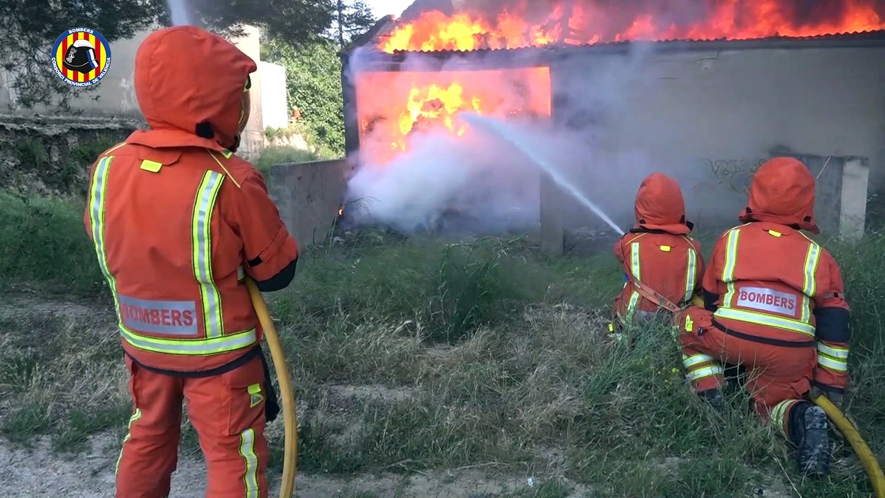 Incendi en un magatzem de l'Olleria
