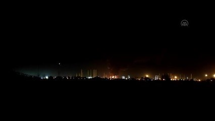 İran'ın başkenti Tahran'ın güneyindeki Şehid Tondguyan Petrol Rafinerisinde büyük bir yangın çıktı