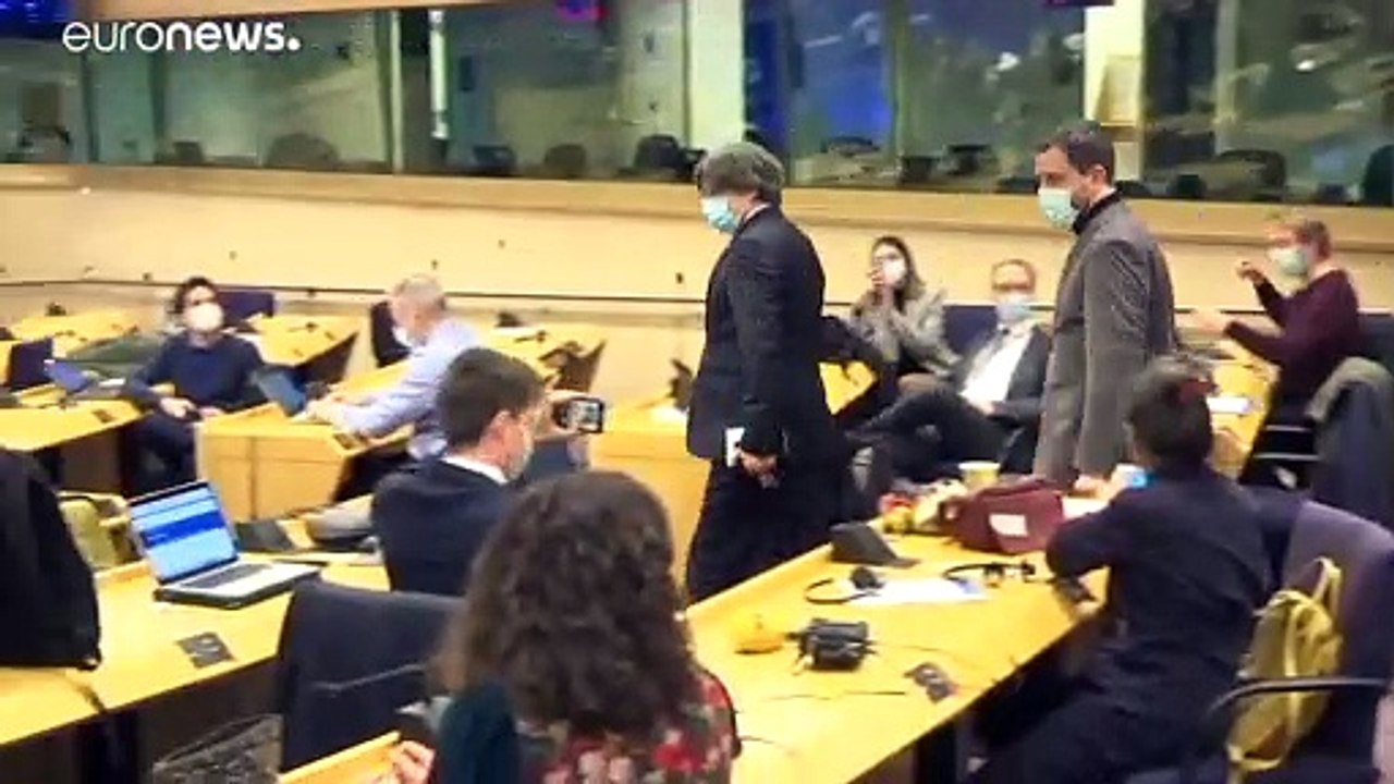 Parlamento europeo toglie l'immunità ai separatisti catalani