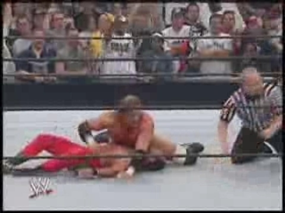 Triple H vs Chavo Guerrero