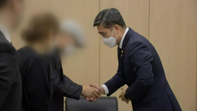 서욱 국방장관, 공군 부사관 유족에 한점 의혹 없는 수사 약속 / YTN