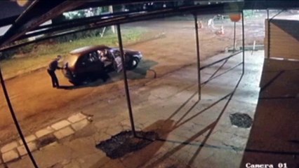 Furto de placa de obra no Bairro Neva é registrado por câmera de segurança