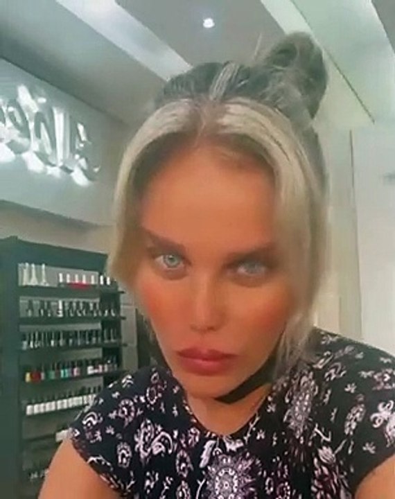 نيكول سابا بدون مكياج