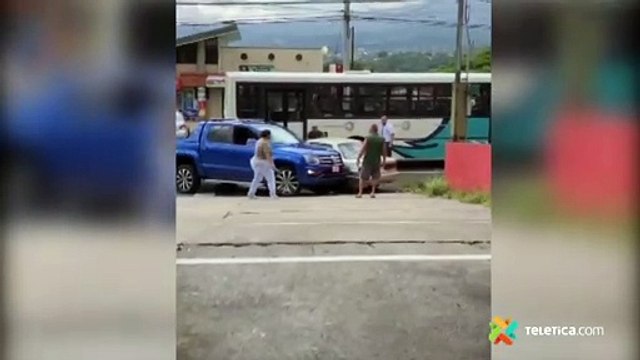 tn7 Video- personas intentan detener a supuestos ladrones que se dan a la fuga 020621