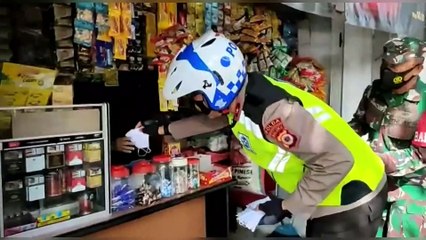 Wakapolda Maluku Gelar Patroli & Bagikan Masker