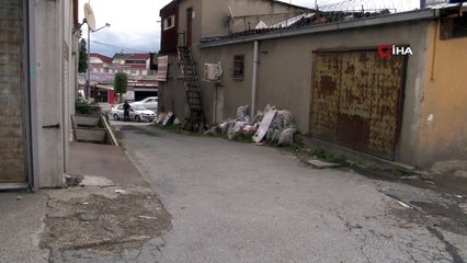 Genç kızın çalıştığı iş yerinin camından düştüğü anlar kamerada