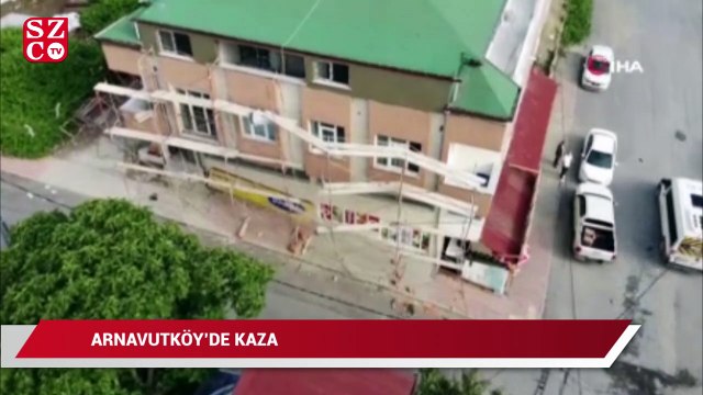 Arnavutköy’de freni boşalan minibüs inşaat iskelesine çarptı