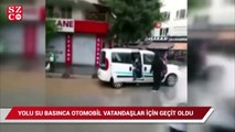 Yolu su basınca otomobil vatandaşlar için geçit oldu