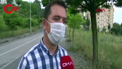 Köpeğin ağzından çantayı alıp sahibine ulaştırdı