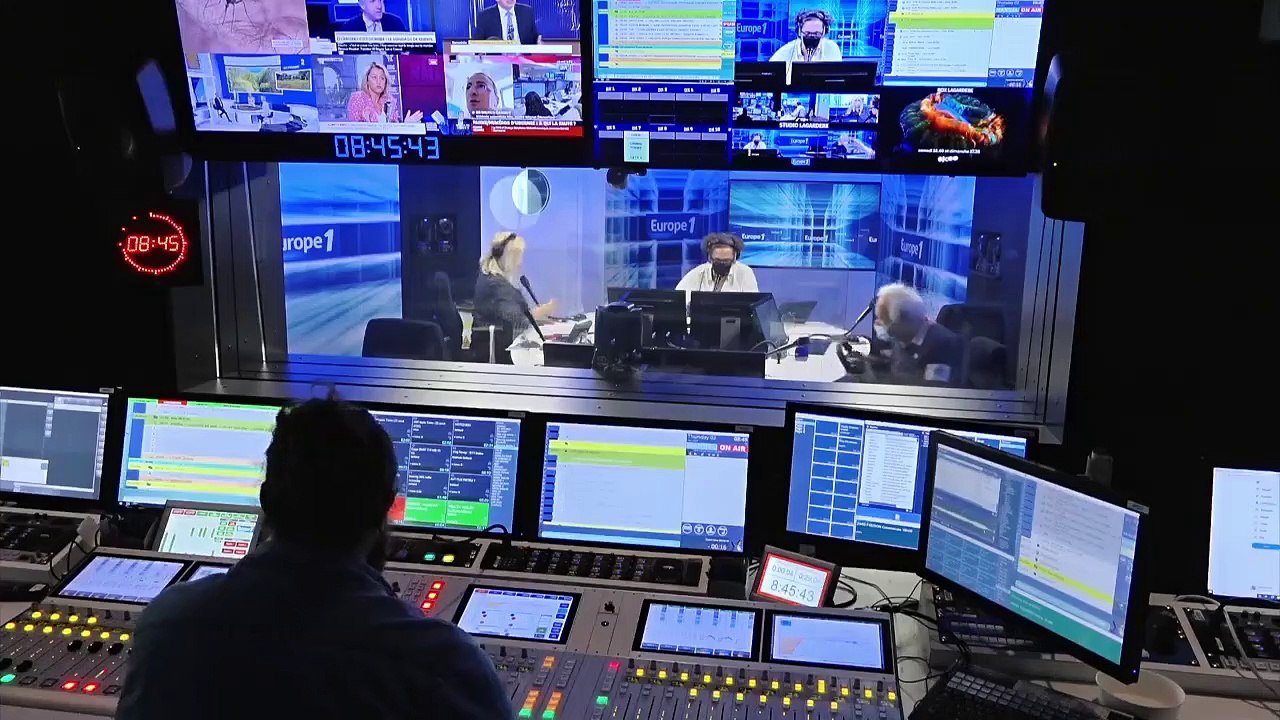 Emmanuel Macron : "Maintenant que je suis vacciné, je peux aller au contact des gens !" (Canteloup)