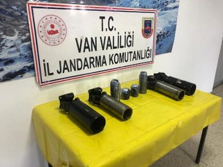 ARAÇTAN SÖKÜLEN 2 ŞAFTIN İÇİNDEN 3 KİLO EROİN ÇIKTI