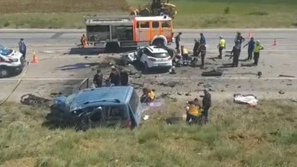 Son Dakika: Sivas'ta katliam gibi kaza! İki aracın birbirine girmesi sonucu 9 kişi yaşamını yitirdi
