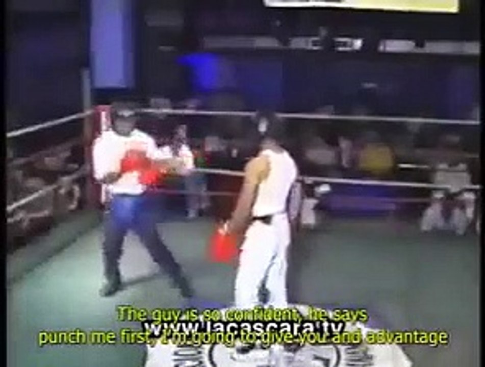 Un boxeur prétentieux se fait humilier par un spectateur