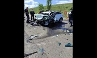 Sivas'ta iki araç kafa kafaya çarpıştı: 9 ölü