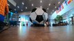 Le plus gros ballon de foot jamais construit en Lego assemblé au Danemark pour l'Euro