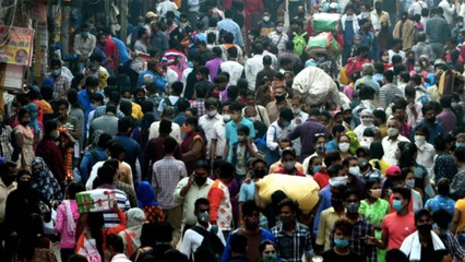 Social distancing ignored after lockdown, crowd in markets