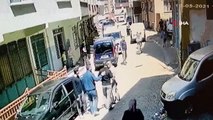 İstanbul'da korku dolu anlar! Sokak ortasında defalarca bıçakladı