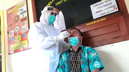 Descargar video: Sebaran Kasus Covid-19 Madiun Tertinggi di Jawa Timur