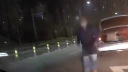 "차량 비상등 켜면 다야?" 항의에...택시 기사 둔기 협박 / YTN