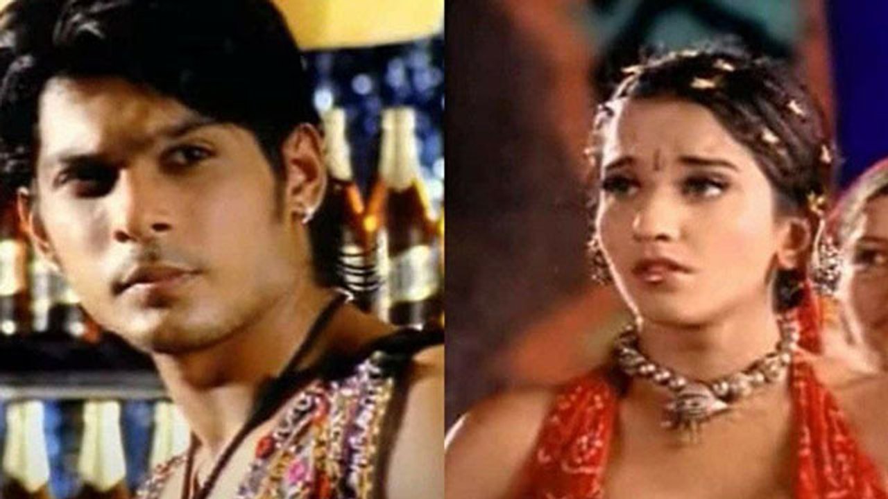 Sidharth Shukla-Monalisa Dance वीडियो वायरल हो रहा है जिसमें दोनों डांस करते हुए नजर आ रहे हैं