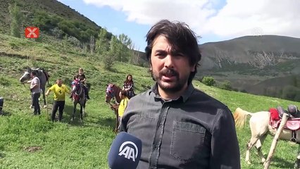 Bayburtlu ciritçiler, safari ve dostluk müsabakalarıyla atlarını formda tutuyor