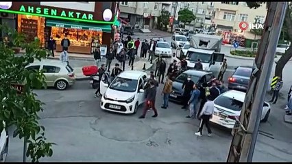 İstanbul trafiğinde öldüresiye yol verme dayağı kamerada