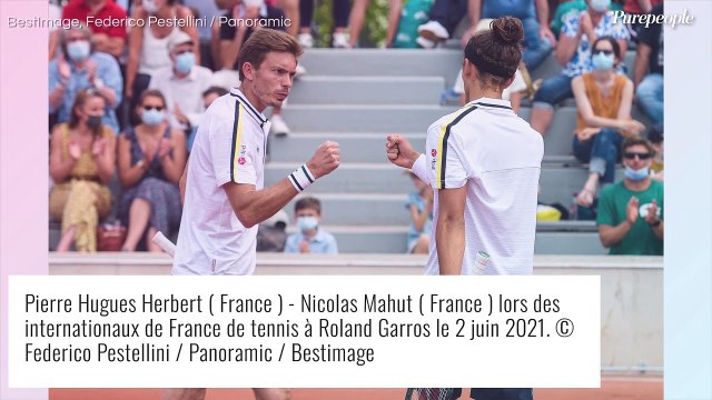 Vianney partage sa honte à Roland Garros, Capucine Anav prend la pose avec décontraction